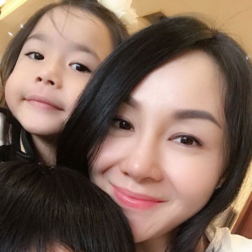 Eve Yeo, Mother and Blogger